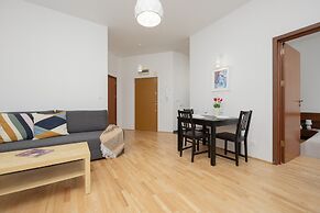 Cozy Apartment With Balcony by Renters