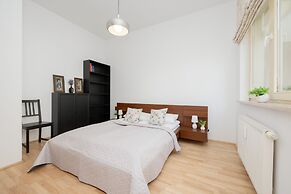 Cozy Apartment With Balcony by Renters