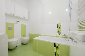 Cozy Apartment With Balcony by Renters