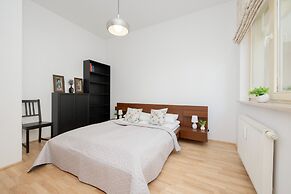 Cozy Apartment With Balcony by Renters