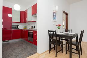 Cozy Apartment With Balcony by Renters