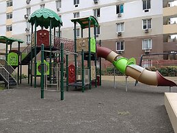 Condo in Lapu-lapu wd 3 Pools/free Wifi&netflix