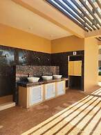 Condo in Lapu-lapu wd 3 Pools/free Wifi&netflix