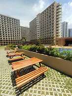 Condo in Lapu-lapu wd 3 Pools/free Wifi&netflix