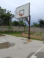 Condo in Lapu-lapu wd 3 Pools/free Wifi&netflix