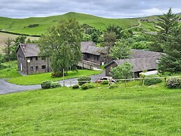 Bunkhouse/20bedroom/sleeps85/4acre/gamesroom/wifi