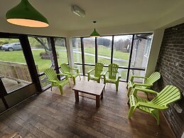 Bunkhouse/20bedroom/sleeps85/4acre/gamesroom/wifi