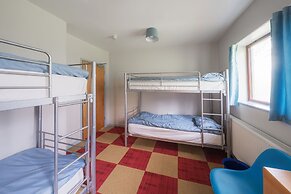 Bunkhouse/20bedroom/sleeps85/4acre/gamesroom/wifi