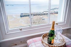 Belle Vue Court - 2 Bedroom Apartment - Tenby