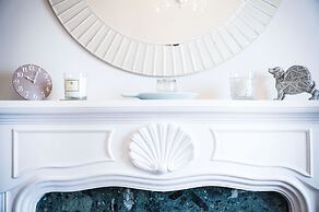 Belle Vue Court - 2 Bedroom Apartment - Tenby