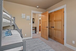 Lucy Lou 30 Day Minimum 3 Bedroom Home by RedAwning