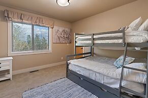 Lucy Lou 30 Day Minimum 3 Bedroom Home by RedAwning