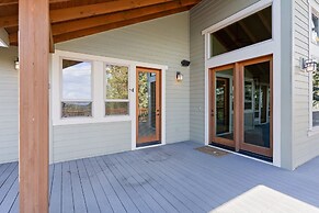 Lucy Lou 30 Day Minimum 3 Bedroom Home by RedAwning