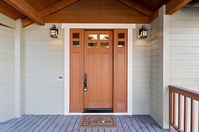 Lucy Lou 30 Day Minimum 3 Bedroom Home by RedAwning