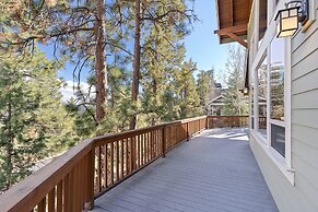 Lucy Lou 30 Day Minimum 3 Bedroom Home by RedAwning