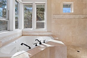 Lucy Lou 30 Day Minimum 3 Bedroom Home by RedAwning