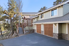 Lucy Lou 30 Day Minimum 3 Bedroom Home by RedAwning