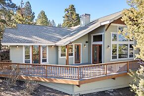 Lucy Lou 30 Day Minimum 3 Bedroom Home by RedAwning