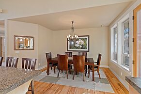 Lucy Lou 30 Day Minimum 3 Bedroom Home by RedAwning