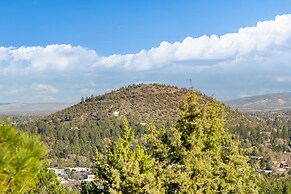 Lucy Lou 30 Day Minimum 3 Bedroom Home by RedAwning