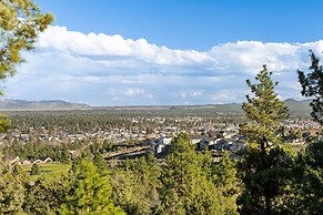 Lucy Lou 30 Day Minimum 3 Bedroom Home by RedAwning