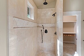 Lucy Lou 30 Day Minimum 3 Bedroom Home by RedAwning