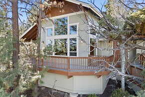 Lucy Lou 30 Day Minimum 3 Bedroom Home by RedAwning