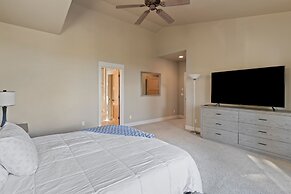 Lucy Lou 30 Day Minimum 3 Bedroom Home by RedAwning