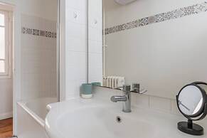 Eiffel Tower Saint Residence