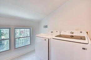 Charming Atlanta Home w/ Yard: 7 Mi to Downtown!