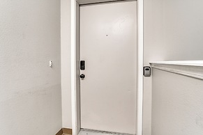 Branson Retreat w/ Balcony Near Silver Dollar City