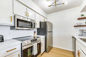 Pointe Royale Condo: Pickleball, Pools & Golf!