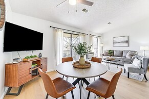 Pointe Royale Condo: Pickleball, Pools & Golf!