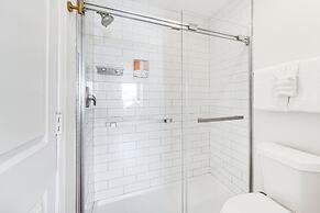 Pointe Royale Condo: Pickleball, Pools & Golf!