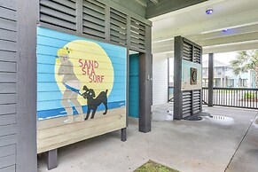 Lovely Crystal Beach House w/ Deck: Walk to Ocean!