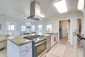 Lovely Crystal Beach House w/ Deck: Walk to Ocean!