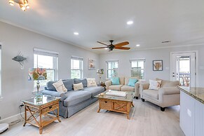 Lovely Crystal Beach House w/ Deck: Walk to Ocean!