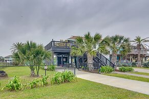 Lovely Crystal Beach House w/ Deck: Walk to Ocean!