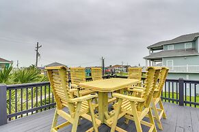 Lovely Crystal Beach House w/ Deck: Walk to Ocean!