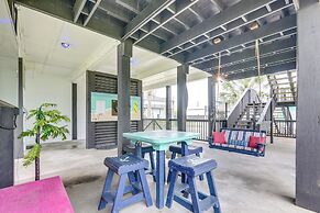 Lovely Crystal Beach House w/ Deck: Walk to Ocean!