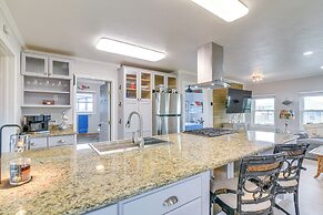 Lovely Crystal Beach House w/ Deck: Walk to Ocean!
