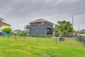 Lovely Crystal Beach House w/ Deck: Walk to Ocean!