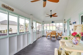 Lovely Crystal Beach House w/ Deck: Walk to Ocean!