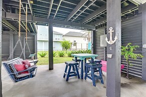 Lovely Crystal Beach House w/ Deck: Walk to Ocean!