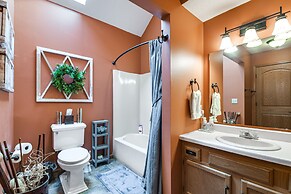 Galena Townhome w/ Deck & Golf Course View!