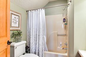 Galena Townhome w/ Deck & Golf Course View!