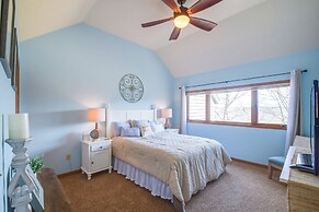 Galena Townhome w/ Deck & Golf Course View!