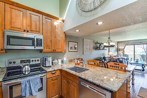 Galena Townhome w/ Deck & Golf Course View!