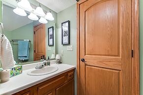 Galena Townhome w/ Deck & Golf Course View!