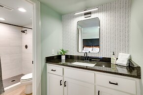Lovely Bentonville Home w/ Grill: 1 Mi to Downtown